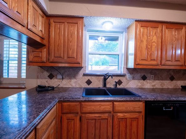 1613  Parkside Trail , Lewisville Texas 75077