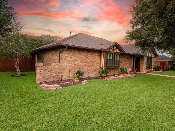 1613  Parkside Trail , Lewisville Texas 75077