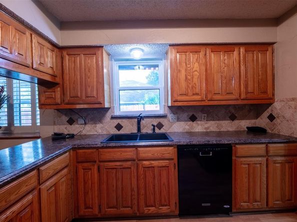 1613  Parkside Trail , Lewisville Texas 75077