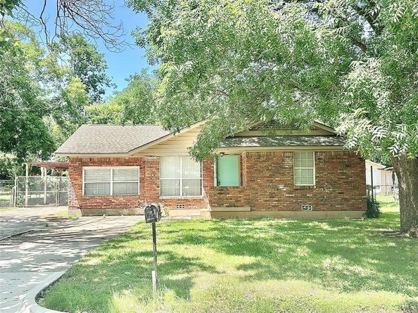 1125  Laguna Drive , Denton Texas 76209