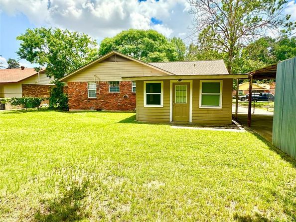 1125  Laguna Drive , Denton Texas 76209