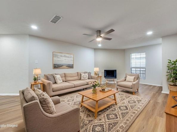 2126  Pueblo Drive , Carrollton Texas 75006