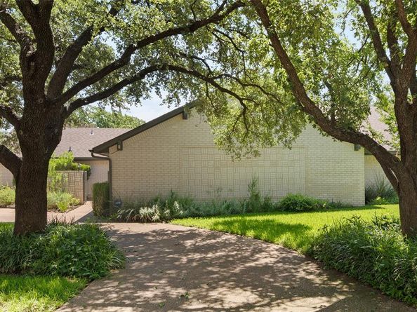 5963  River Bend Drive , Benbrook Texas 76132