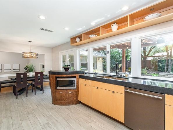 6141  Prestondell Court , Dallas Texas 75240