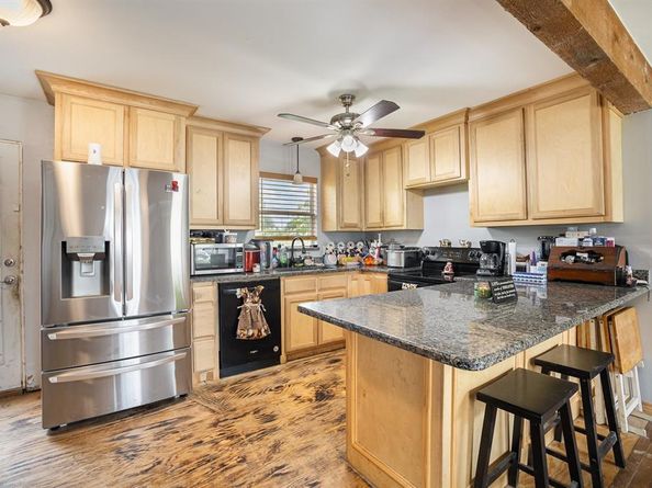 805  Bowie Street , Garland Texas 75040