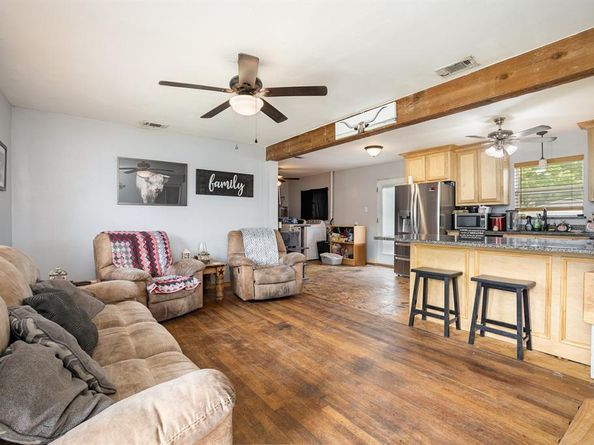 805  Bowie Street , Garland Texas 75040