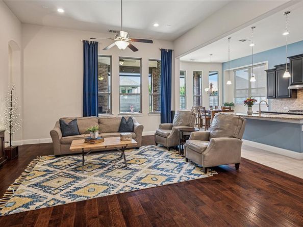 1425  10th Street , Argyle Texas 76226