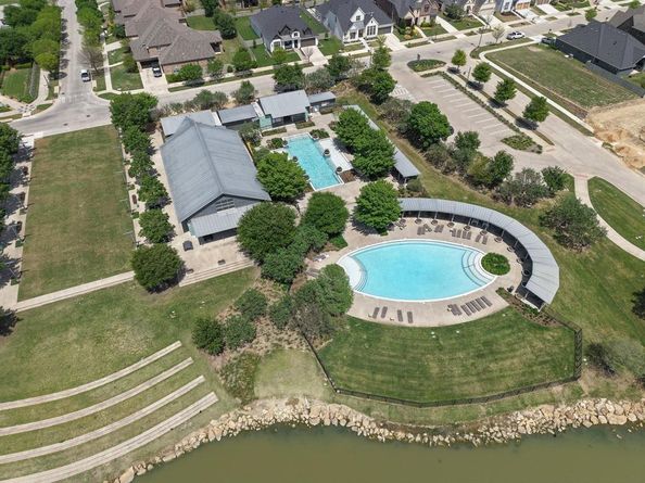 1425  10th Street , Argyle Texas 76226