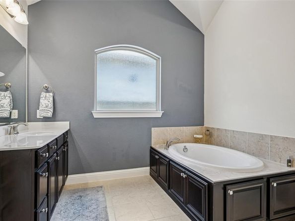 1425  10th Street , Argyle Texas 76226