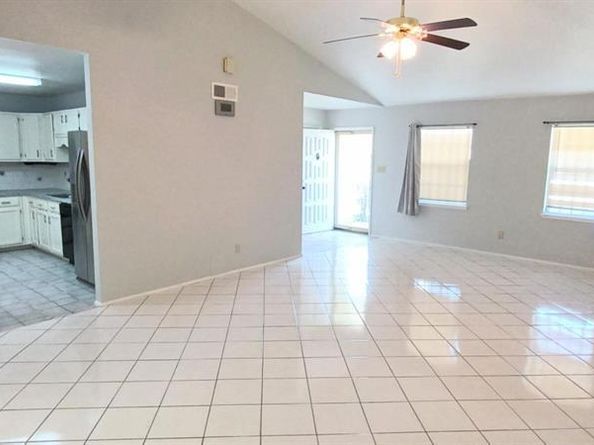 1113  Maydelle Lane , Garland Texas 75042