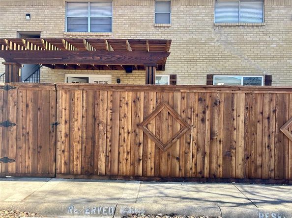 3616  Parkridge Drive  108, Dallas Texas 75234