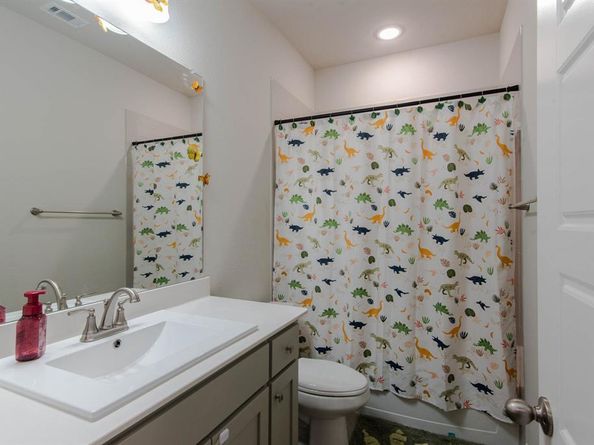 1889  Melinda Lane , Farmers Branch Texas 75234