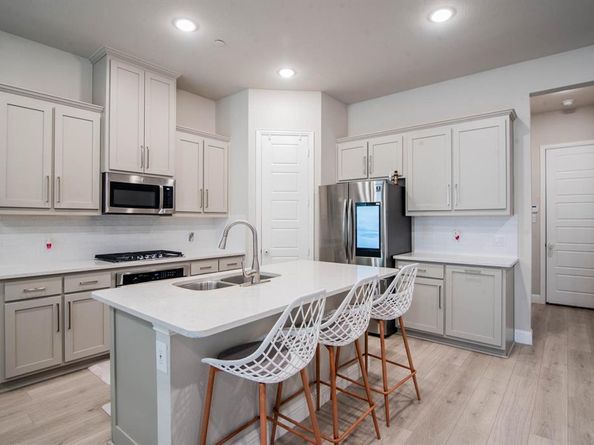 1889  Melinda Lane , Farmers Branch Texas 75234