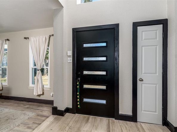 2702  Kingsbury Drive , Garland Texas 75040