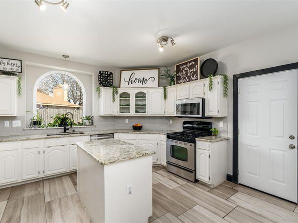 2702  Kingsbury Drive , Garland Texas 75040