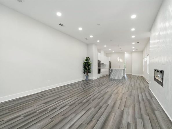 2507  Crossman Avenue , Dallas Texas 75212