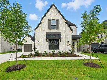 826  Shady Oaks Drive 