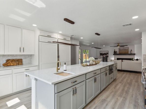 3849  Crown Shore Drive , Dallas Texas 75244