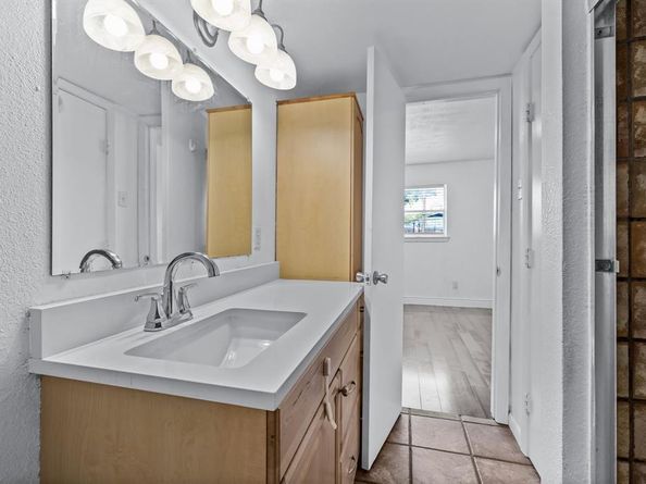4205  Avondale Avenue  203, Dallas Texas 75219