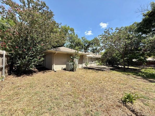 10607  Marsh Lane , Dallas Texas 75229