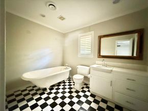10607  Marsh Lane , Dallas Texas 75229
