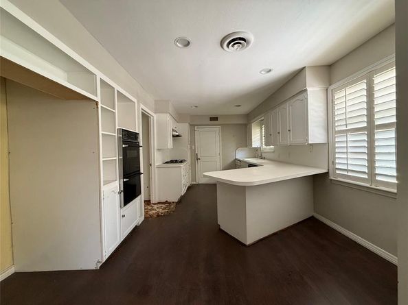 10607  Marsh Lane , Dallas Texas 75229