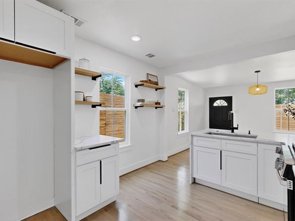 4007  Shelley Boulevard , Dallas Texas 75211