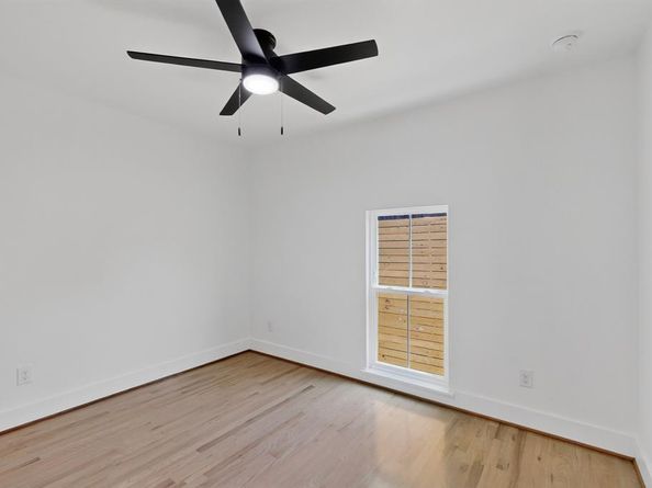 4007  Shelley Boulevard , Dallas Texas 75211