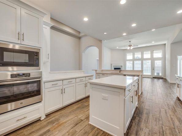1700  Lithgow Road , Celina Texas 75009