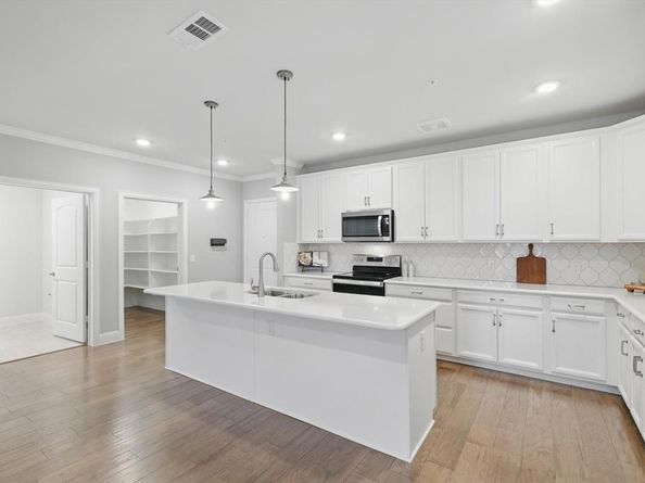 1735  Wittington Place  3308, Farmers Branch Texas 75234