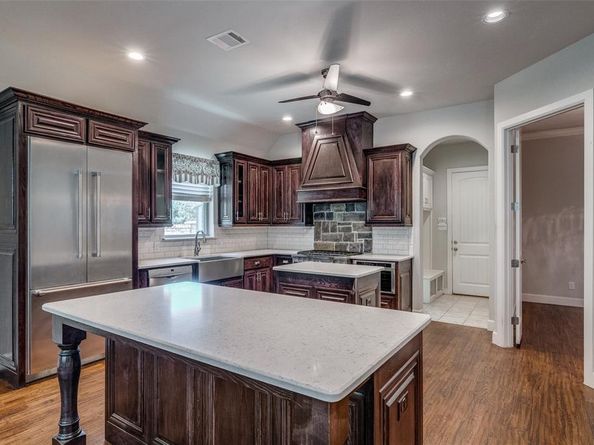 6900  Golf Green Drive , Arlington Texas 76001