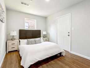 1231 S Edgefield Avenue , Dallas Texas 75208