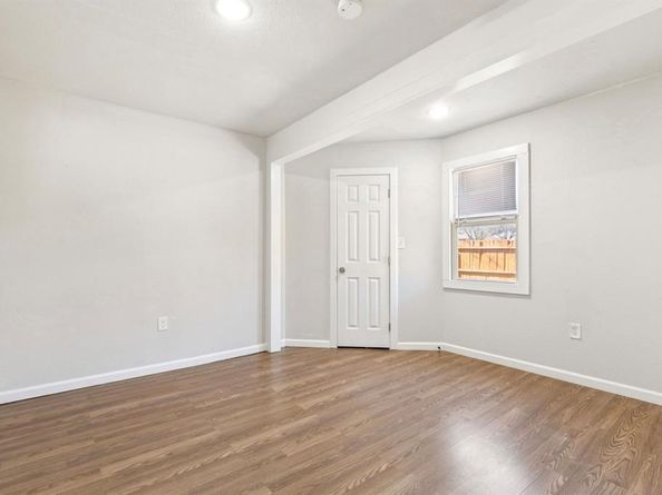 1231 S Edgefield Avenue , Dallas Texas 75208