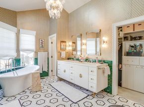 2222 W Magnolia Avenue , Fort Worth Texas 76110