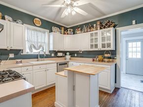 2222 W Magnolia Avenue , Fort Worth Texas 76110