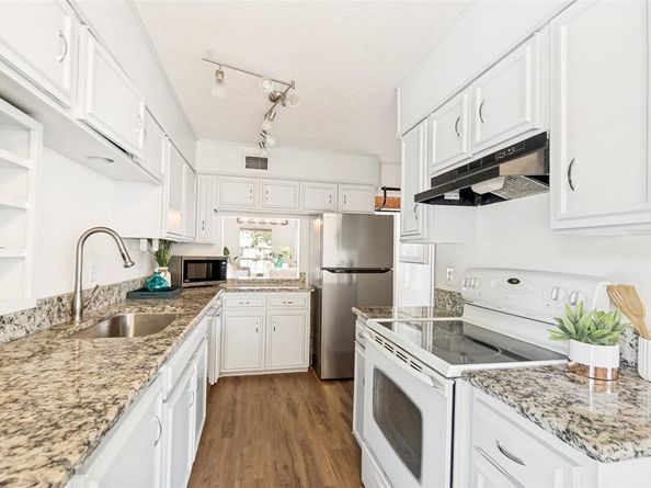 13747  Flagstone Lane , Dallas Texas 75240