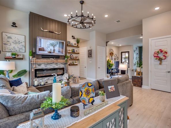 2063  Spotted Fawn Drive , Arlington Texas 76005