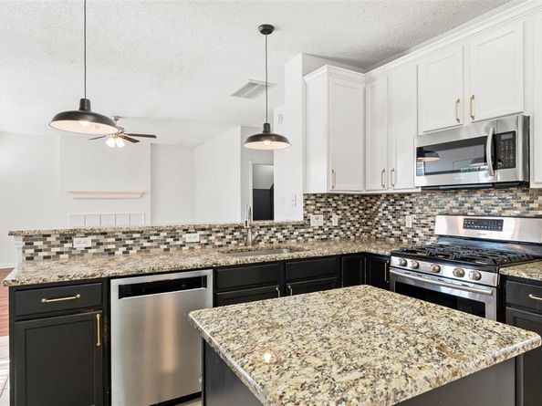 1184  Courtney Lane , Lewisville Texas 75077