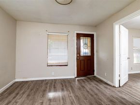 3219 N Winnetka Avenue , Dallas Texas 75212