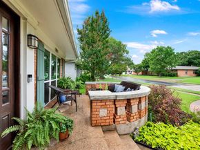 8835  Larchwood Drive , Dallas Texas 75238