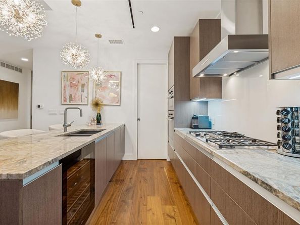 3130 N Harwood Street  702, Dallas Texas 75201
