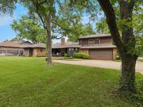 1401  Clover Hill Road , Mansfield Texas 76063