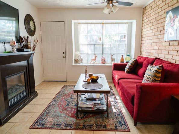 27 W Townhouse Lane , Grand Prairie Texas 75052