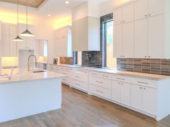 9845  Lenel Place , Dallas Texas 75220