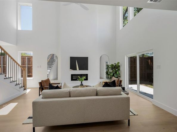 459  Hart Street , Dallas Texas 75203