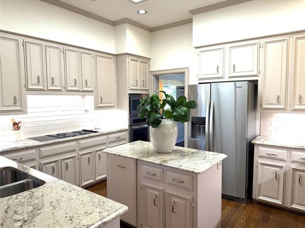 2  Grovenor Court , Dallas Texas 75225