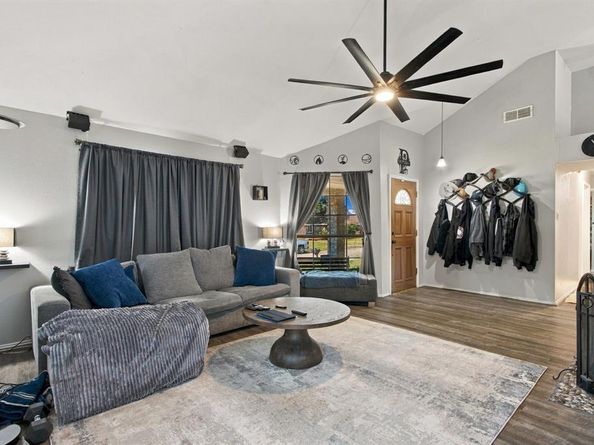 1553  Autumn Breeze Lane , Lewisville Texas 75077