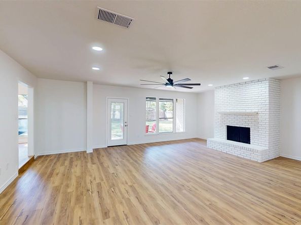 6851  Shorecrest Court , Fort Worth Texas 76132