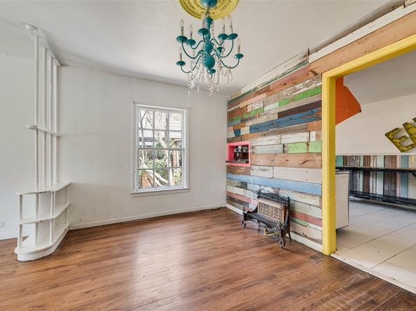 2831  Grafton Avenue , Dallas Texas 75211