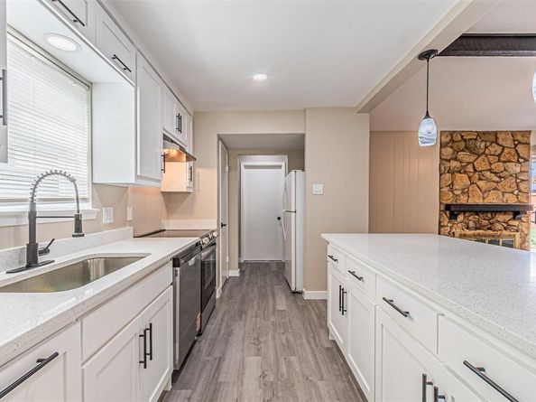 1509  Crockett Street , Garland Texas 75042